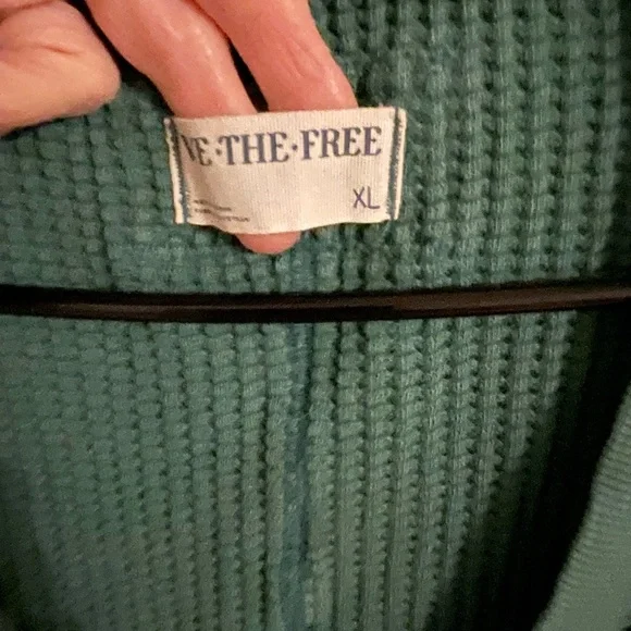 We The Free Deep Green V-Neck top - Picture 4 of 4